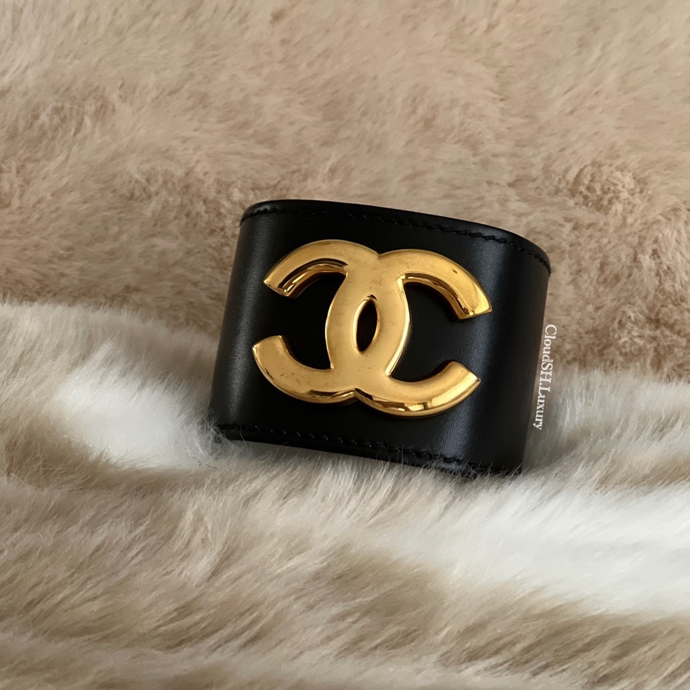 Auth Chanel Vintage 97A Gold CC Logo Leather Cuff Bracelet